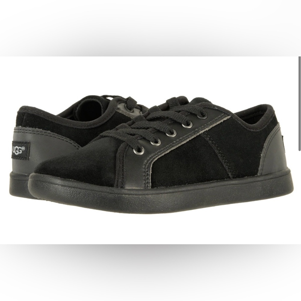 UGG Kids Irvin (Little Kid/Big Kid) Black 4 Little Kid